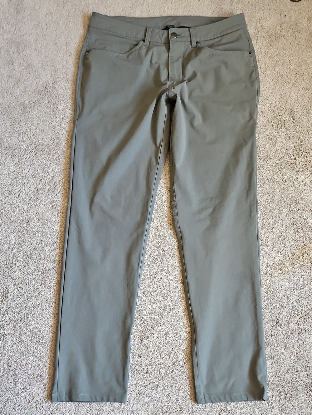 lululemon athletica Men's Chino Pants in Sage Green